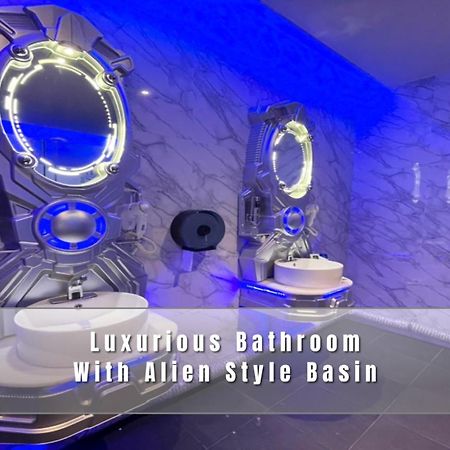 Pera Space Capsule Hotel Phuket Екстериор снимка